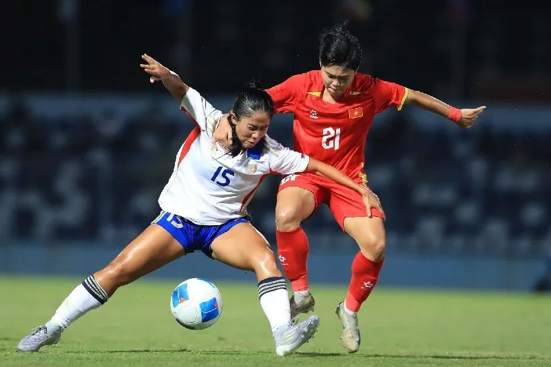 Người hâm mộ bức xúc với hành động của trọng tài